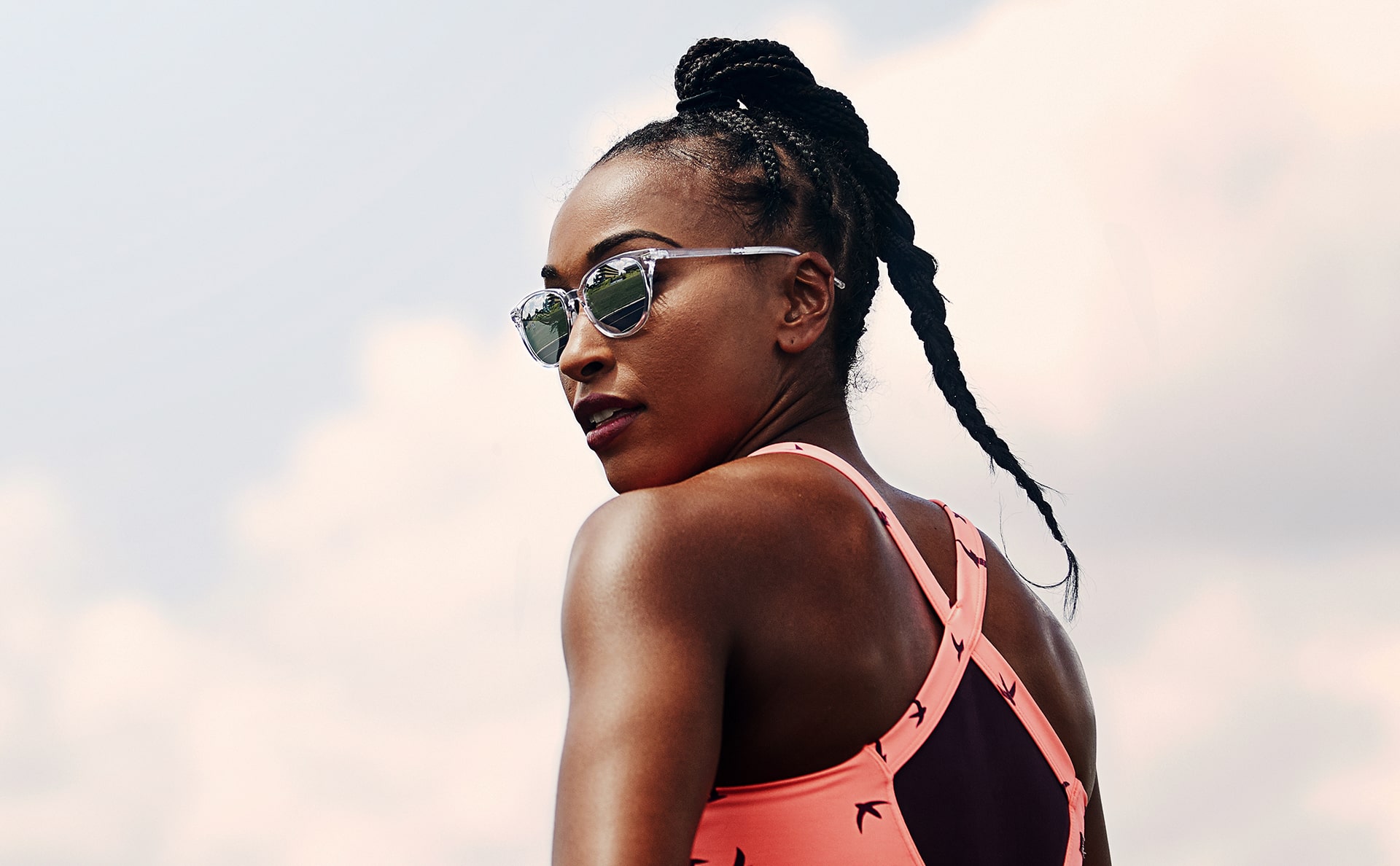 Kendra Chambers wearing Lola dark arctic mirror lens with a clear frame