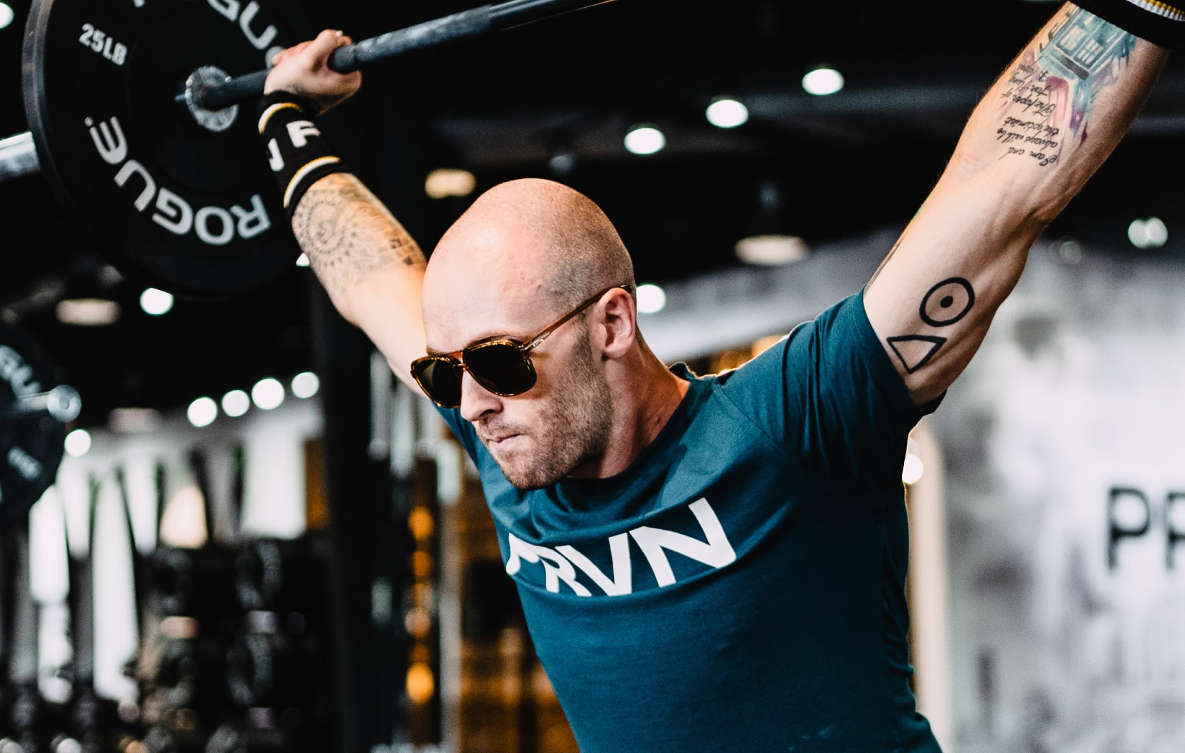 Man weightlifting wearing Bandera sunglasses