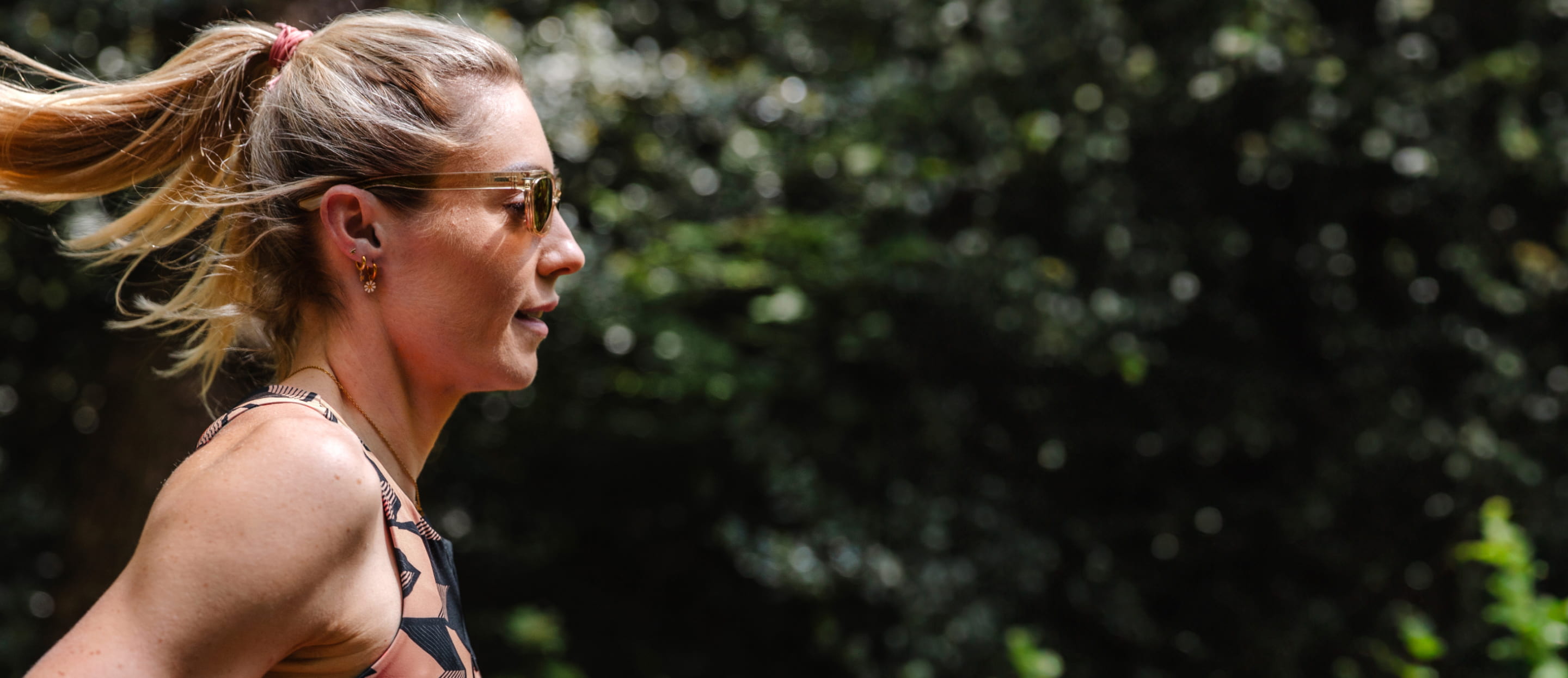 Woman running wearing Siena sunglasses