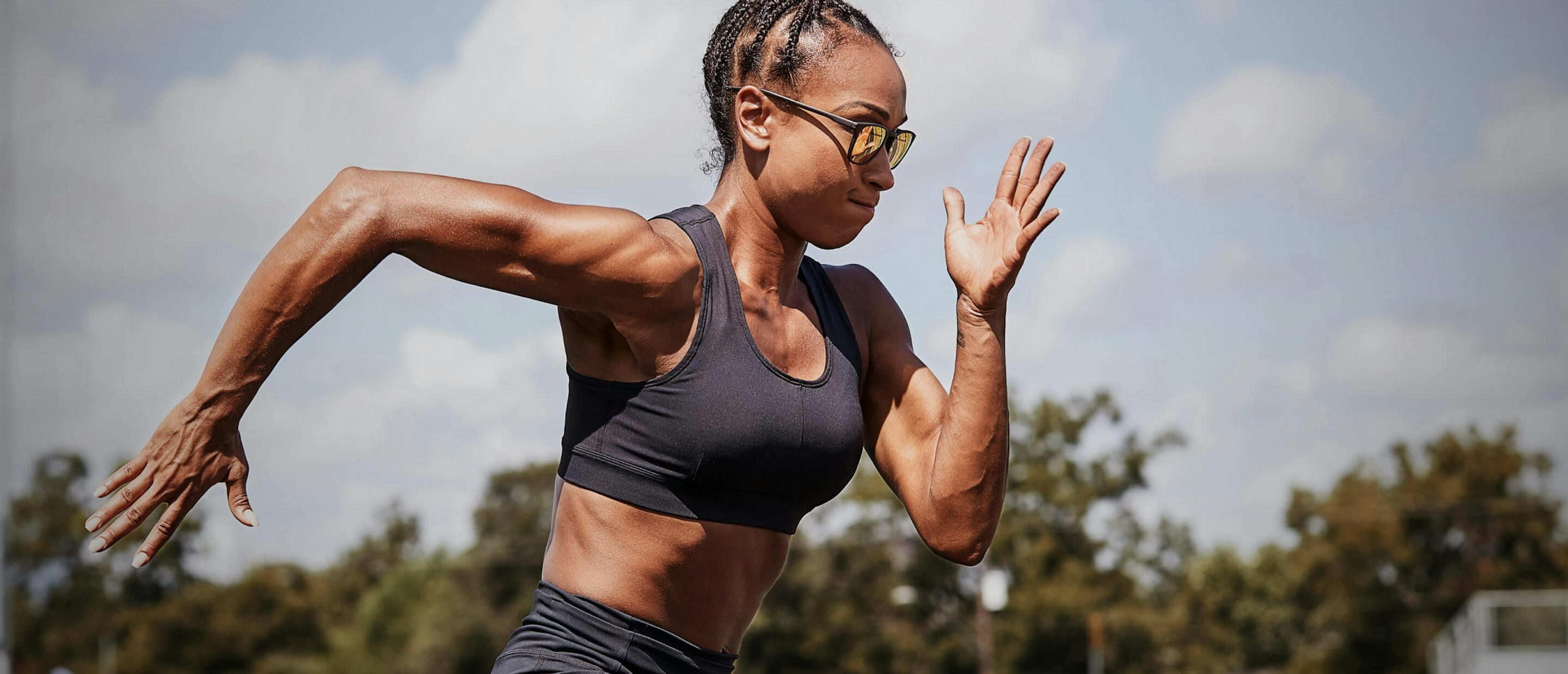 Woman sprinting in Rory Sunglasses