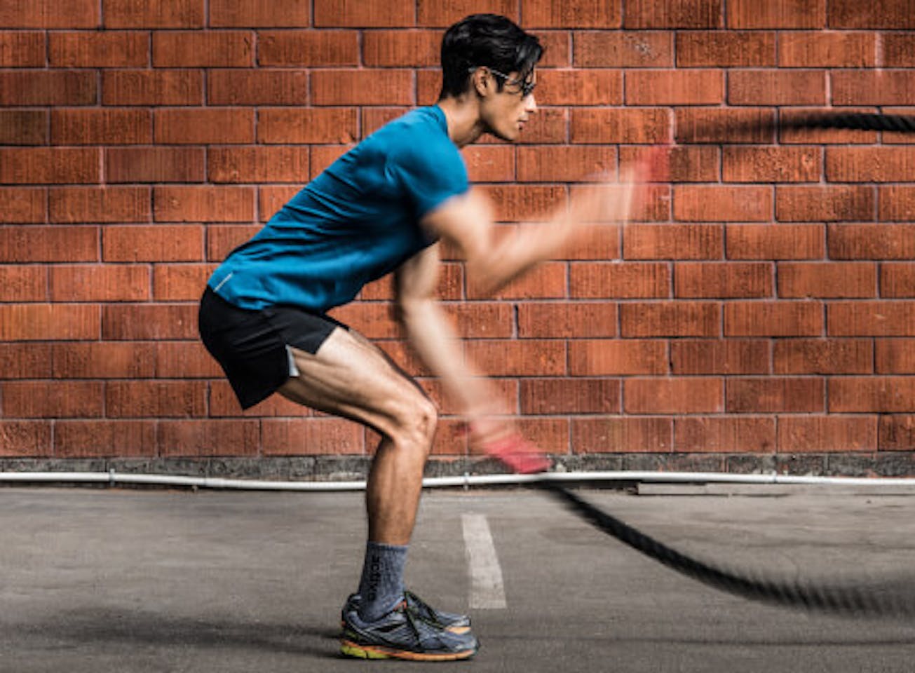 Man using exercise ropes