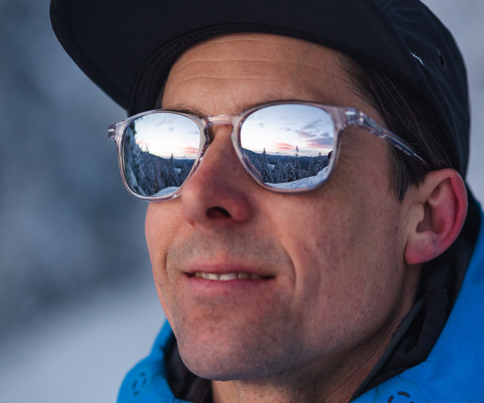 Man wearing Oslo mirrored sunglasses