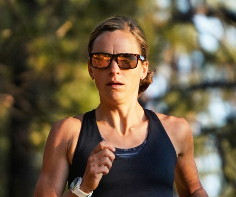 Woman running in Braker 2.0 sunglasses