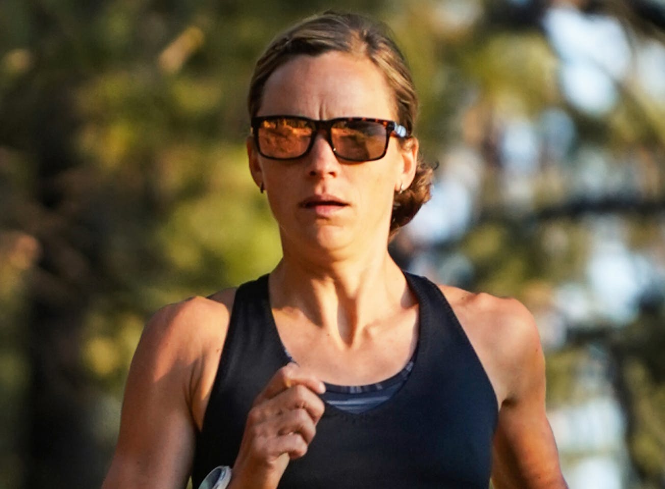 Woman running in Braker 2.0 sunglasses