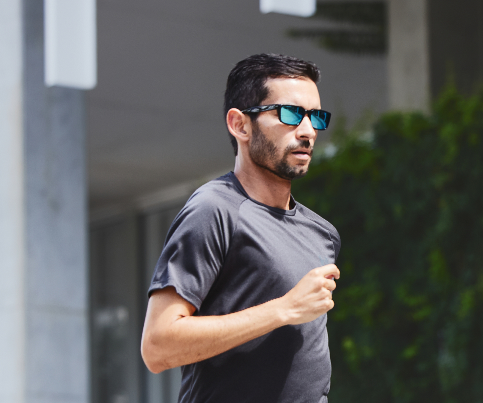 Man running in blue mirrored Mayfield sunglasses