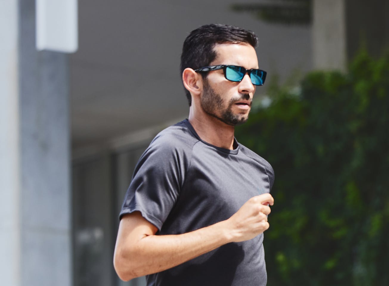 Man running in blue mirrored Mayfield sunglasses