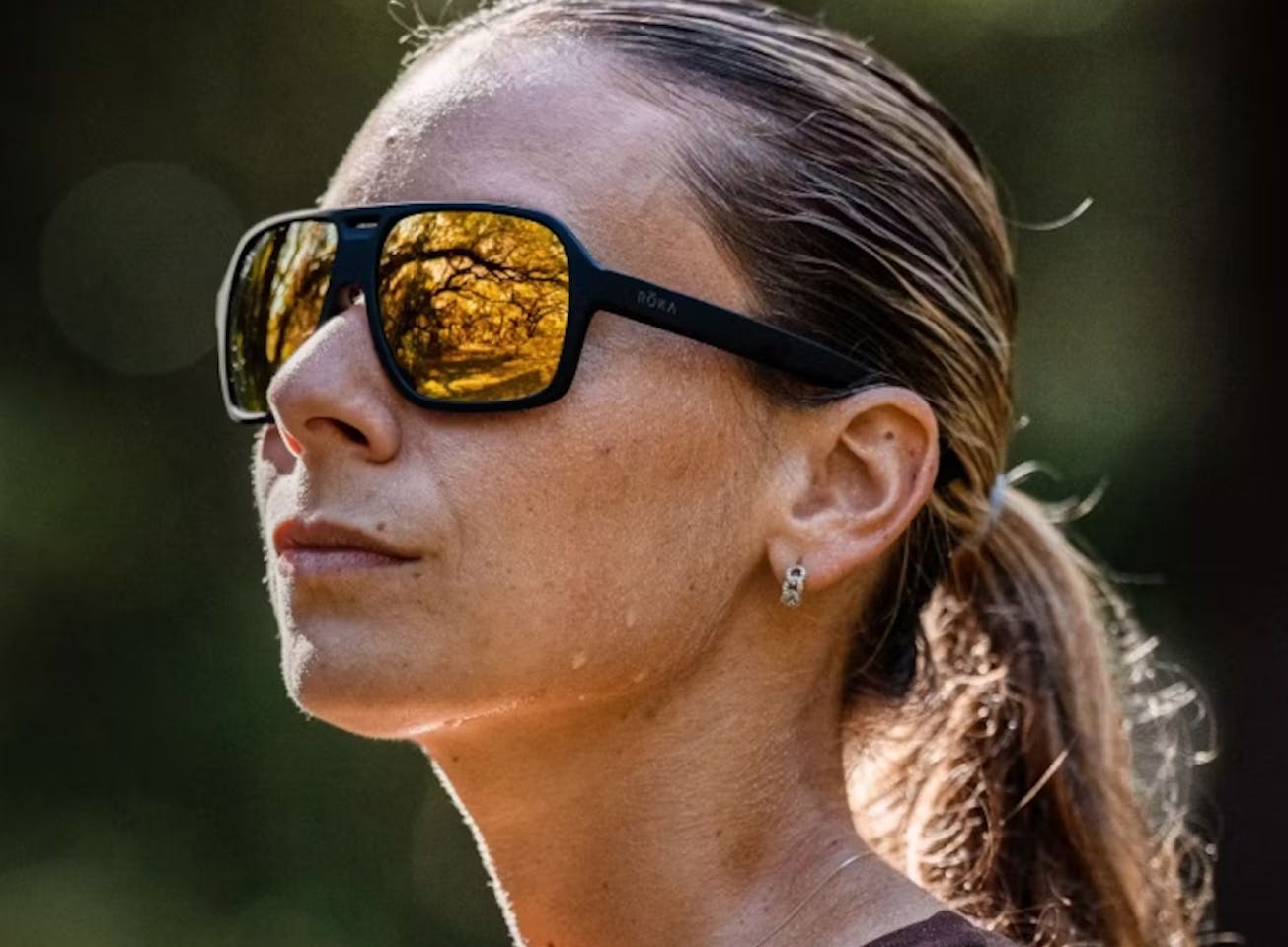 Woman wearing gold mirror Torino sunglasses