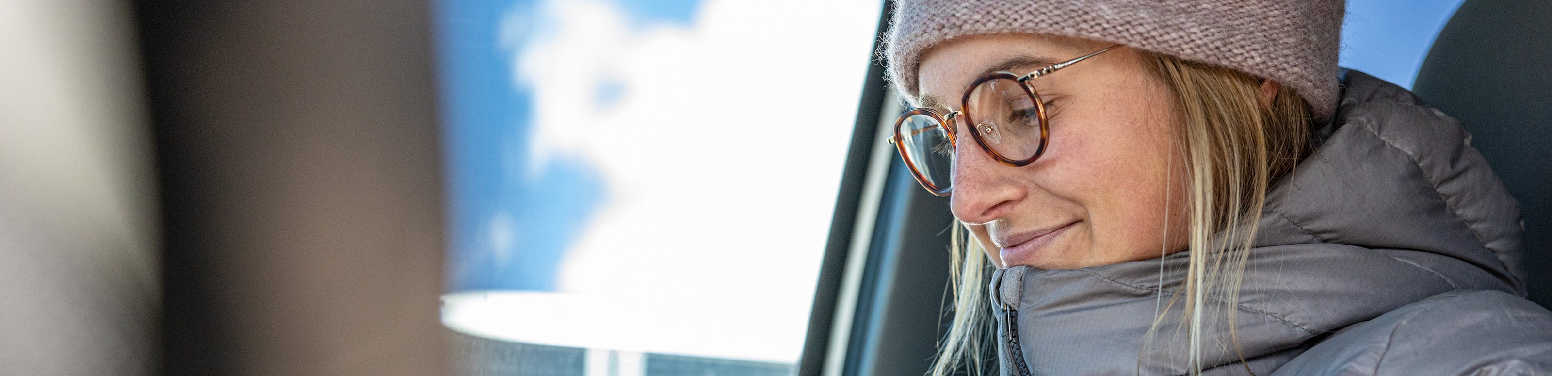 Woman wearing beanie and Alto Fusion glasses