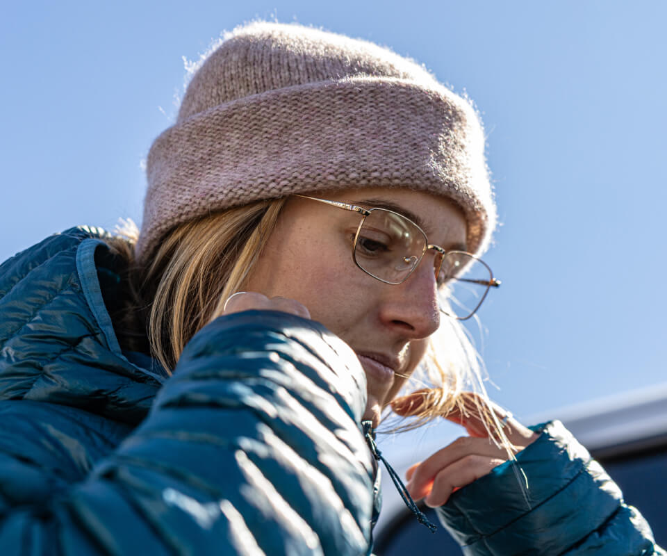 Woman wearing beanie and Vapor glasses