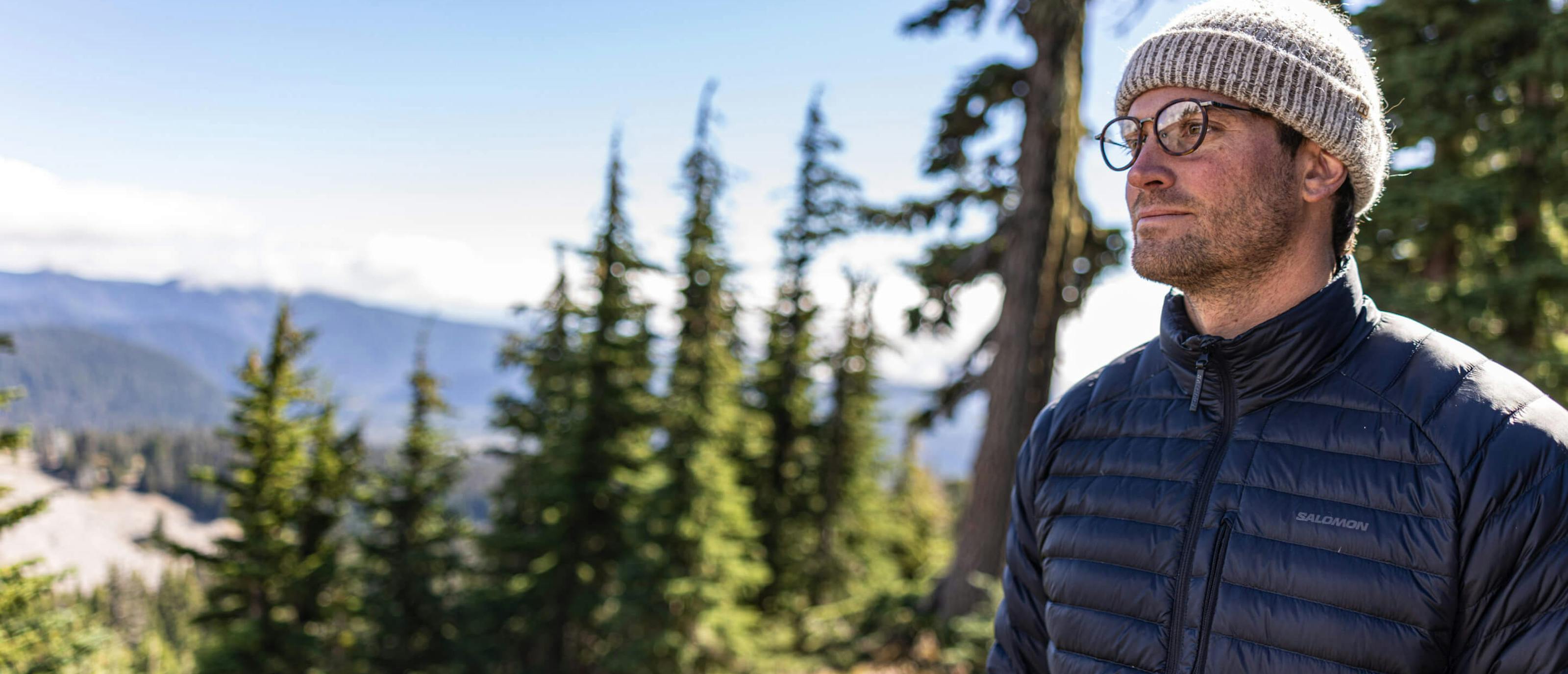 Man wearing beanie and Vapor glasses