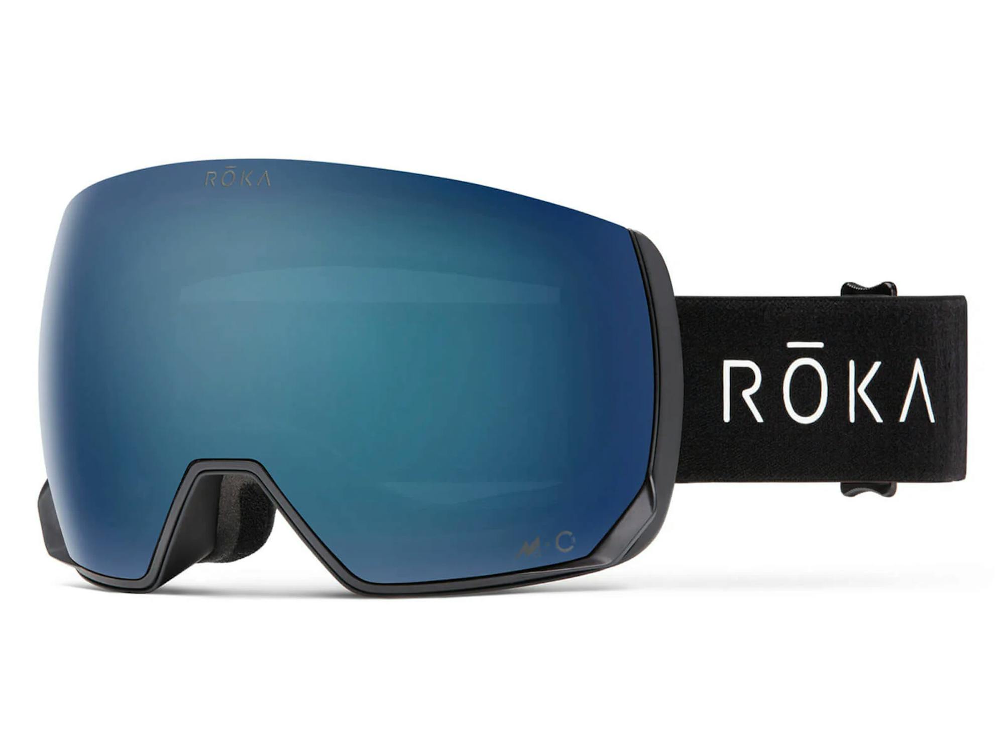 Snow goggles with dark blue mirrored lens