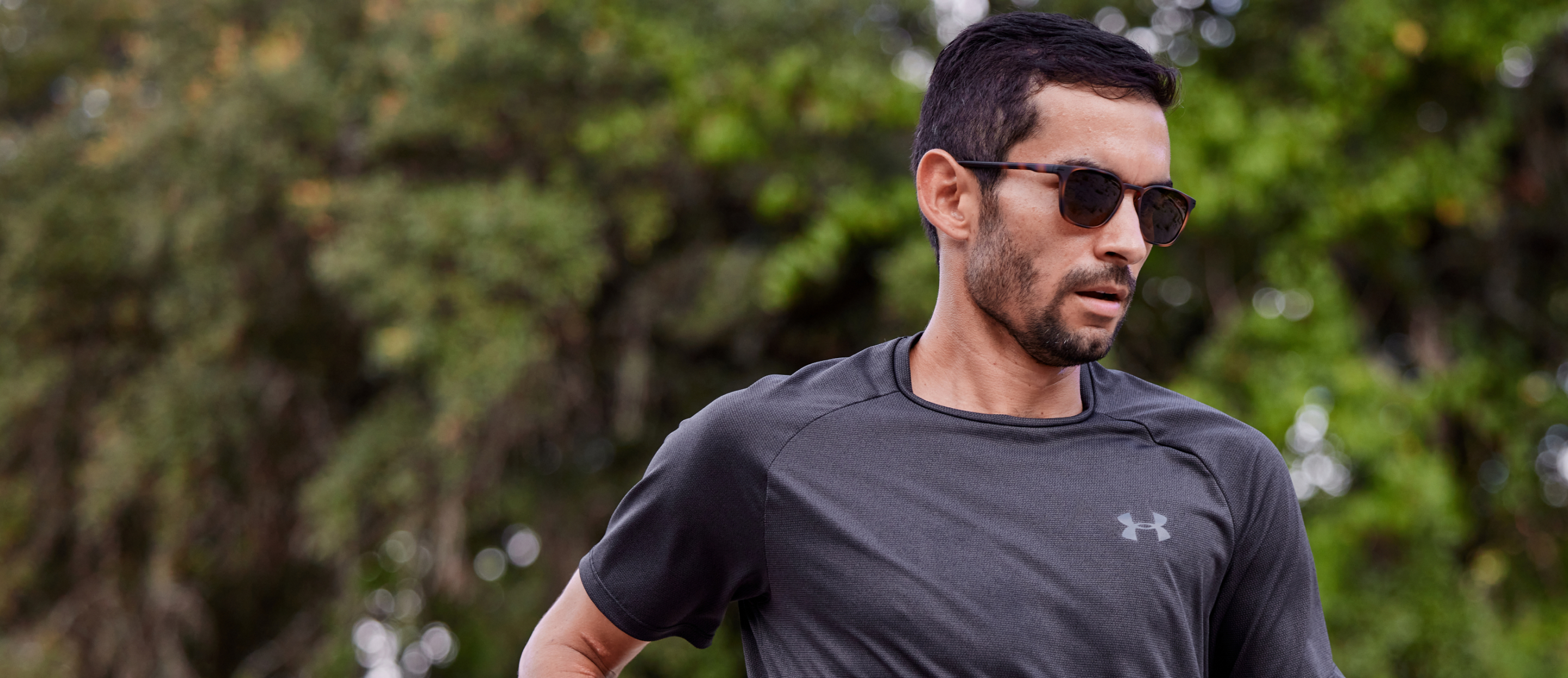 Man jogging in Cade sunglasses