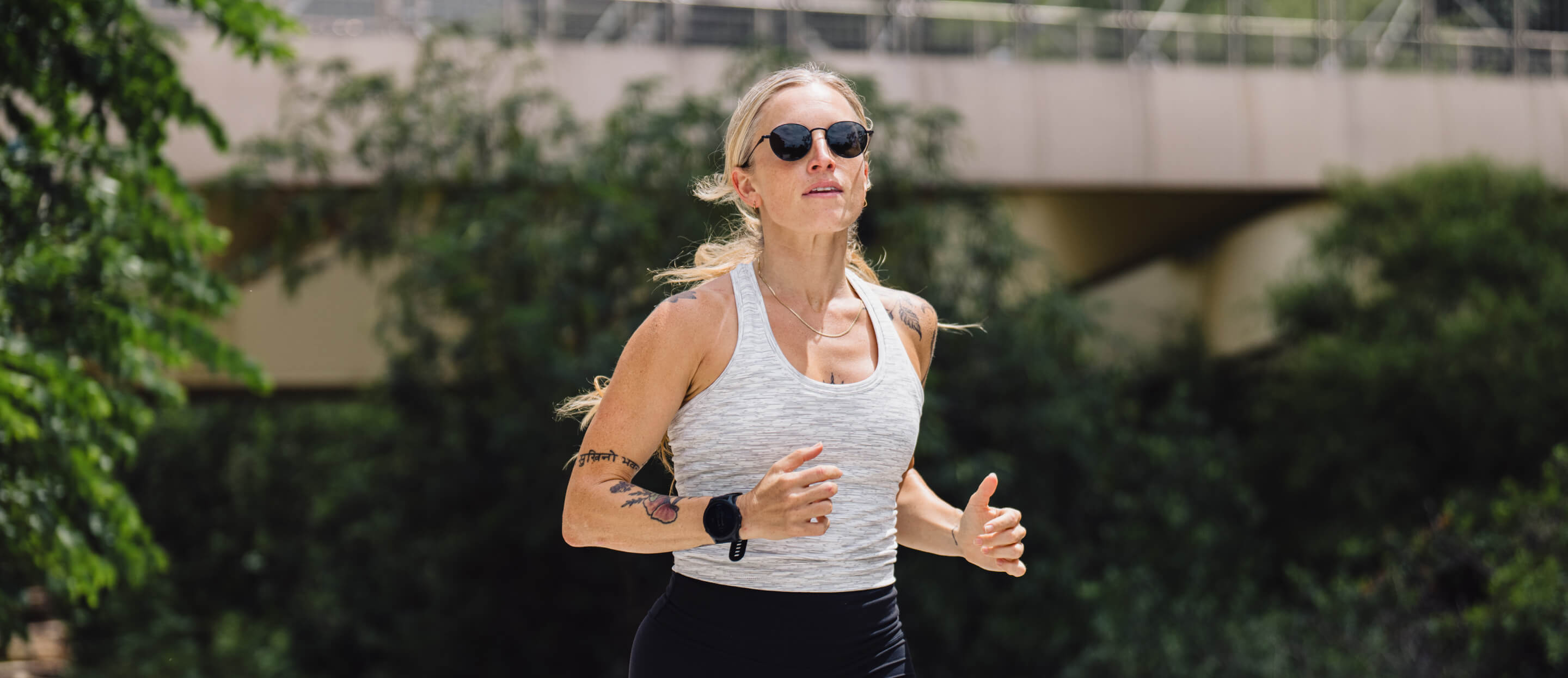 Woman jogging in Alto Sunglasses