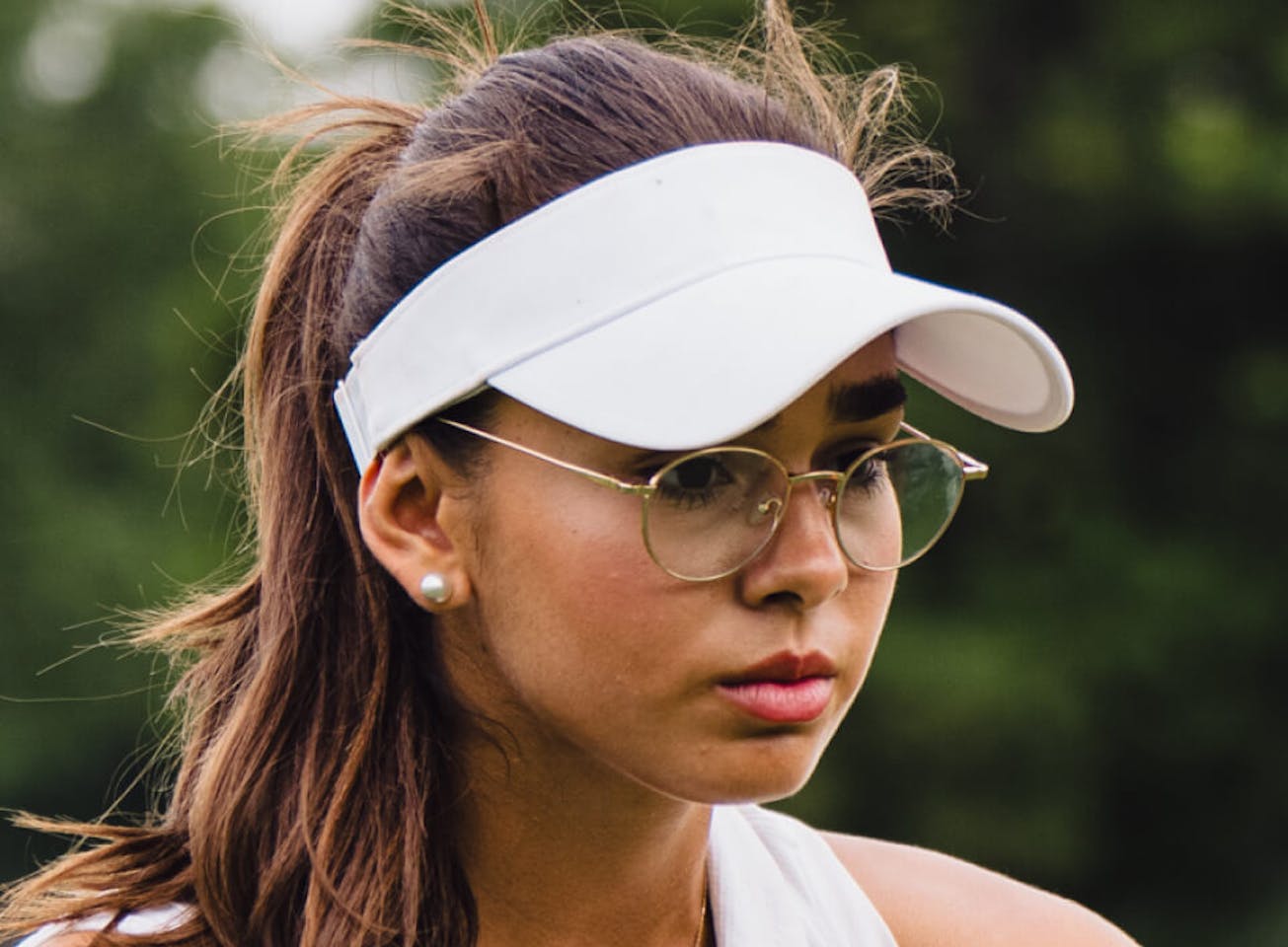 Woman wearing white golf hat and Alto Eyeglasses