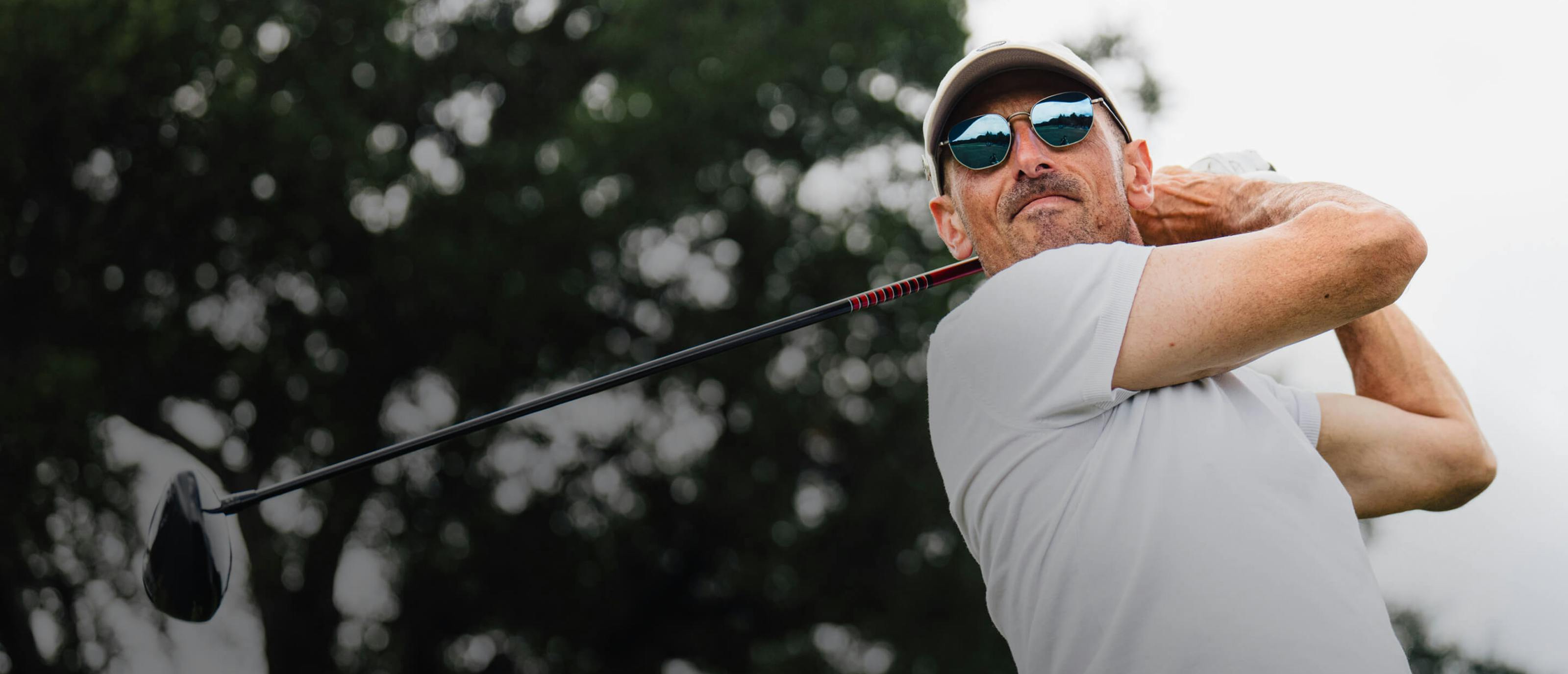 Man swinging golf club in Lyno Sunglasses
