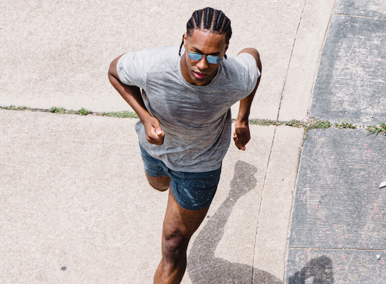 Man jogging in Lyno Sunglasses