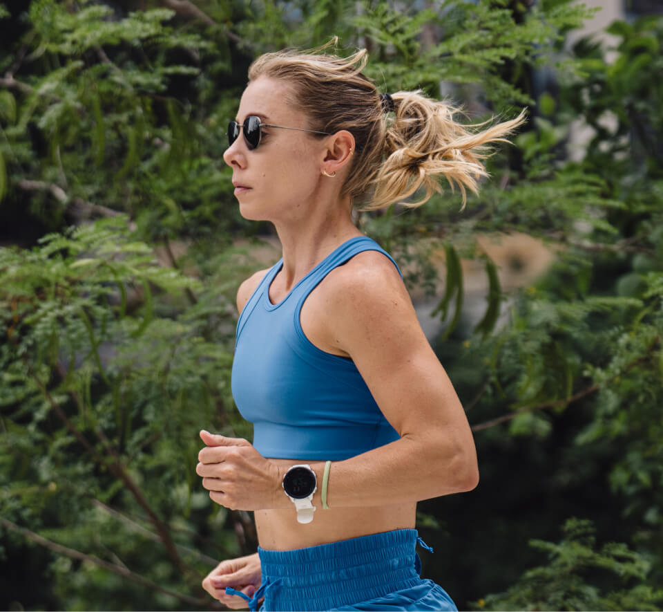 Woman jogging in blue top wearing Lyno Sunglasses