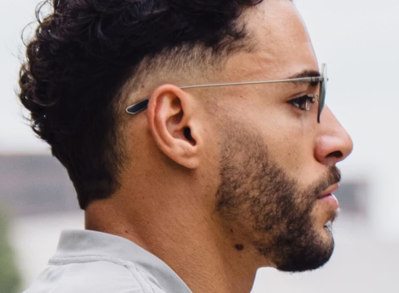Man wearing Lyno eyeglasses