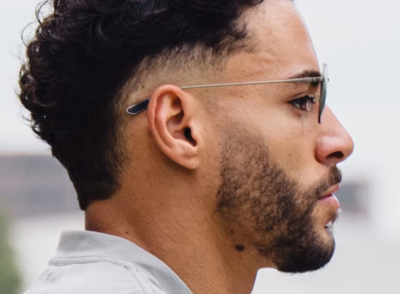 Man wearing Lyno eyeglasses