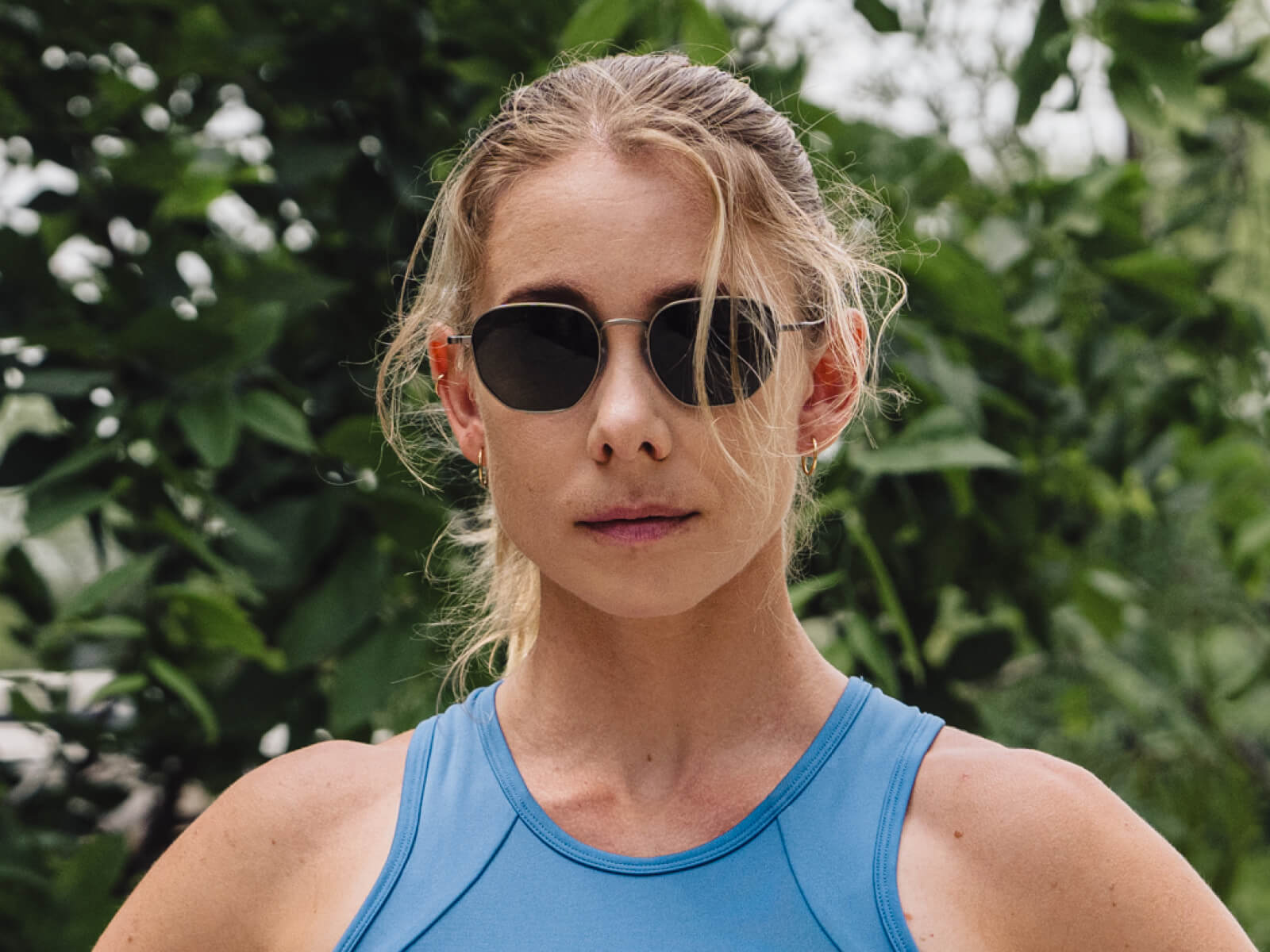 Woman in blue top and Lyno sunglasses