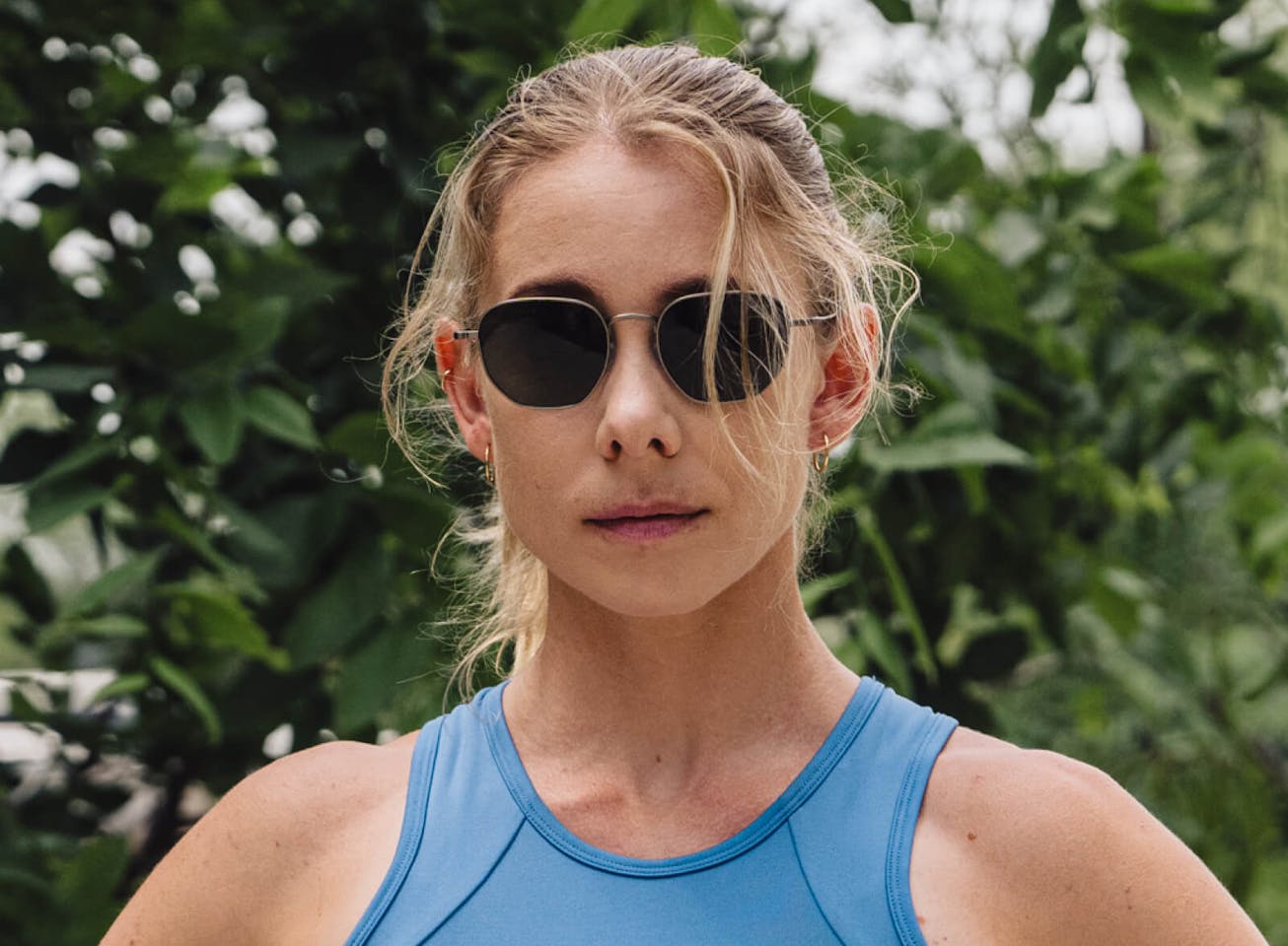 Woman in blue top and Lyno sunglasses
