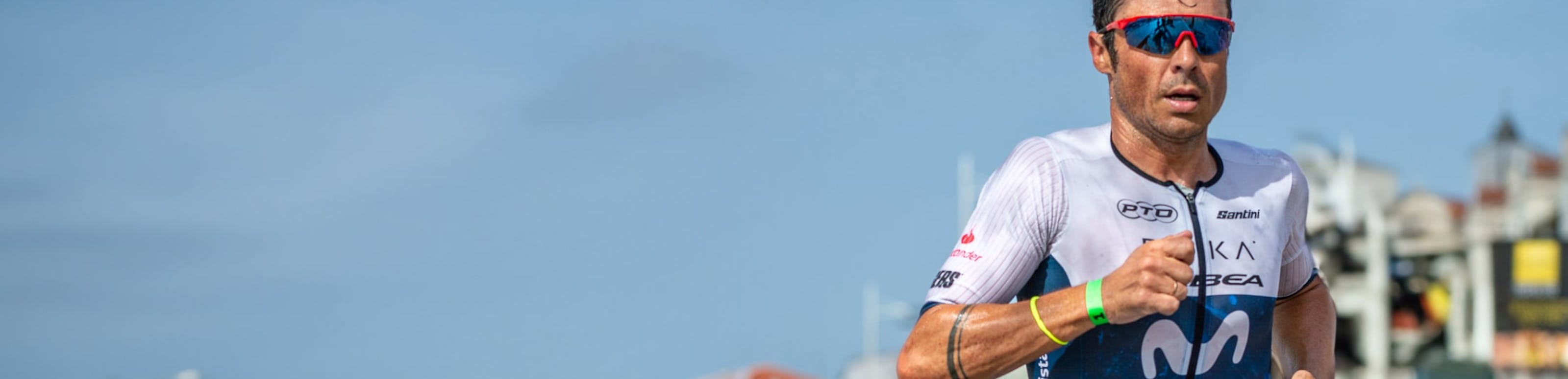 Man running in a triathlon wearing SR Sunglasses