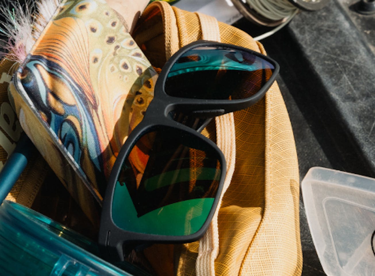 Green mirror sunglasses