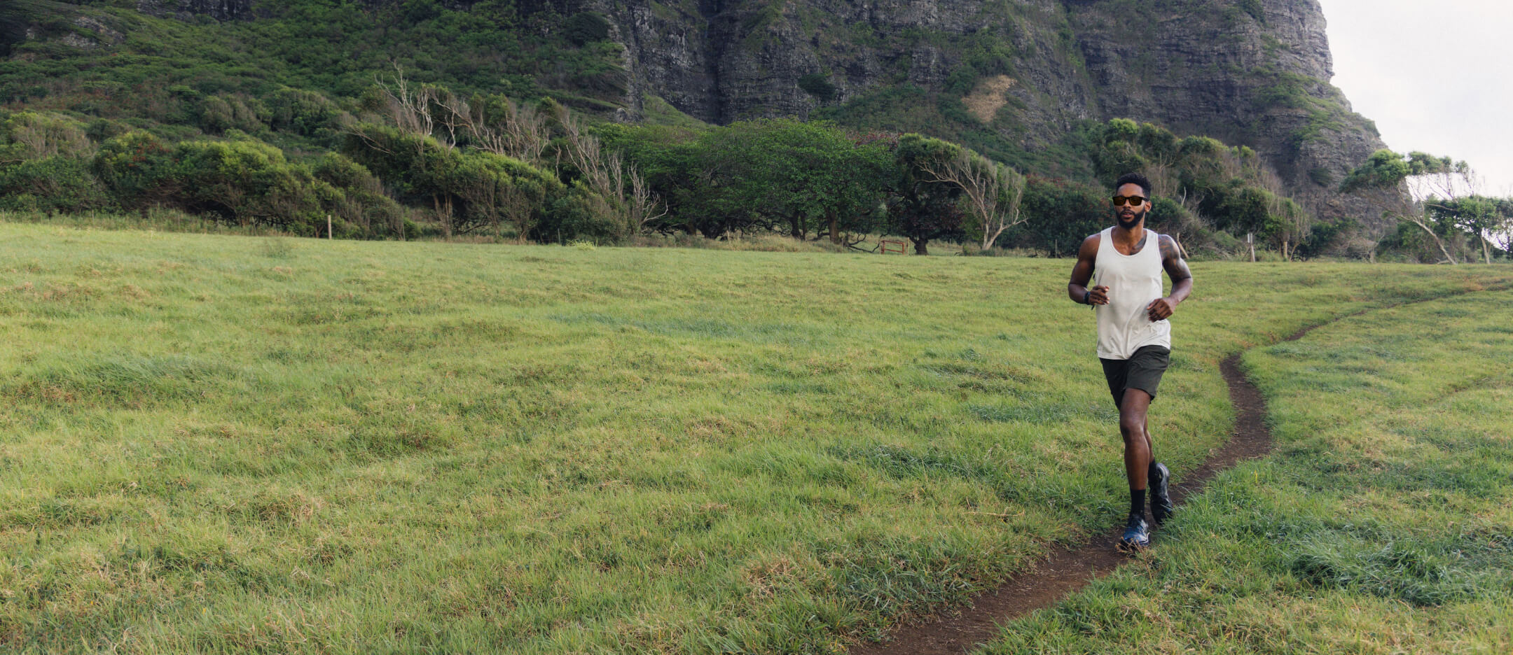 Man running wearing Braker sunglasses